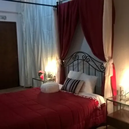 εlegant Liakos *