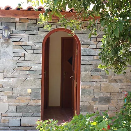 εlegant Liakos Pigí