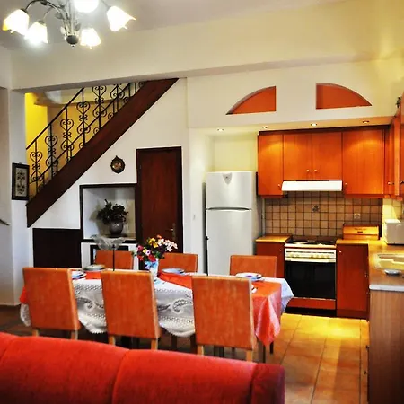 εlegant Liakos